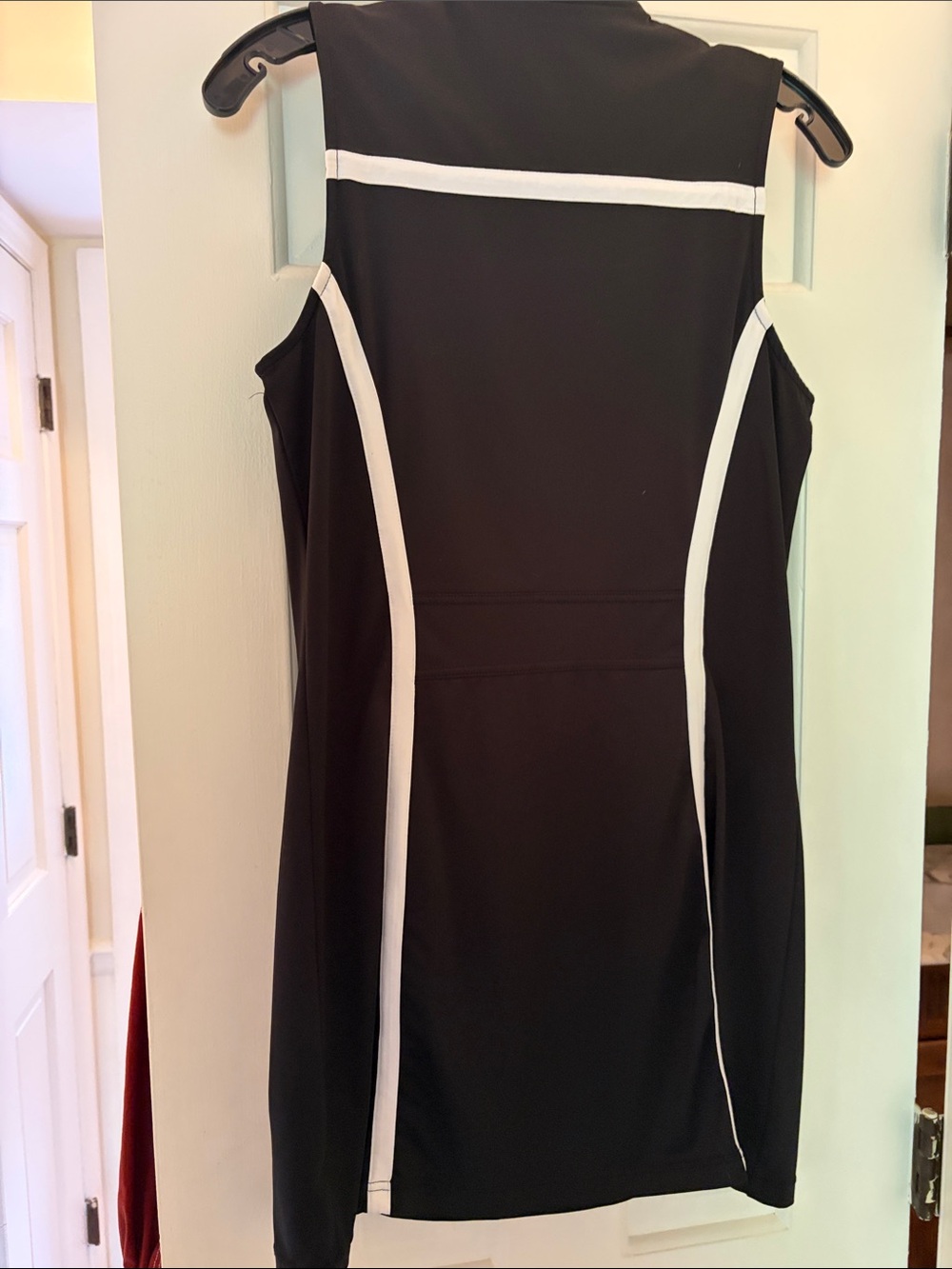 Tail XS Black Golf Dress with White Contrast Piping - Picture 8 of 9